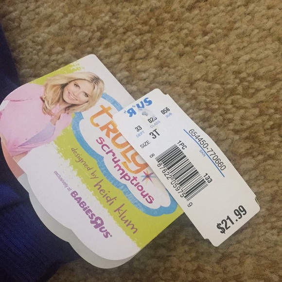 Boys rainbow color sweater 🌈 - Picture 3 of 3